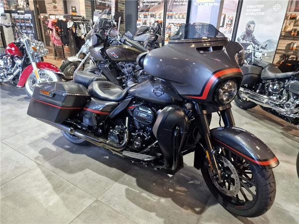 2018 Harley-Davidson CVO Street Glide