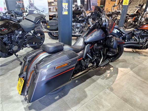2018 Harley-Davidson CVO Street Glide