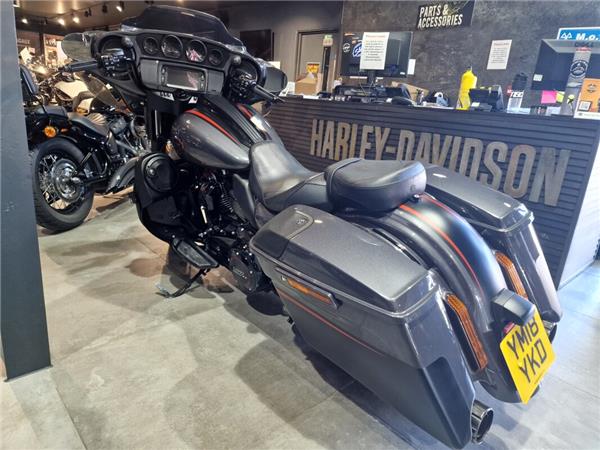 2018 Harley-Davidson CVO Street Glide