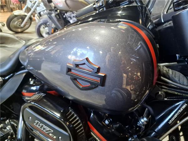 2018 Harley-Davidson CVO Street Glide
