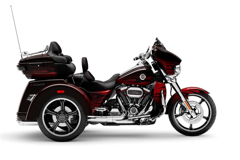 MY22 CVO® Tri Glide®