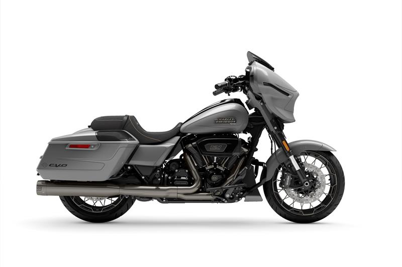 MY23 CVO™ Street Glide®