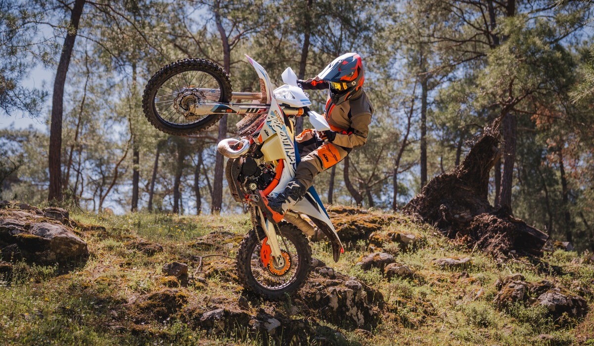 CHALLENGE ACCEPTED! THE 2024 KTM EXC RANGE IS HERE TO REDEFINE LIMITS - KTM  PRESS CENTER