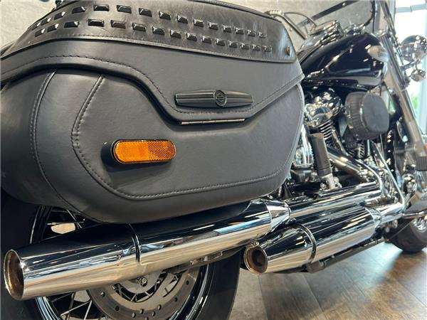 2023 HARLEY-DAVIDSON SOFTAIL FLHCS HERITAGE CLASSIC 114