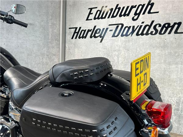 2023 HARLEY-DAVIDSON SOFTAIL FLHCS HERITAGE CLASSIC 114