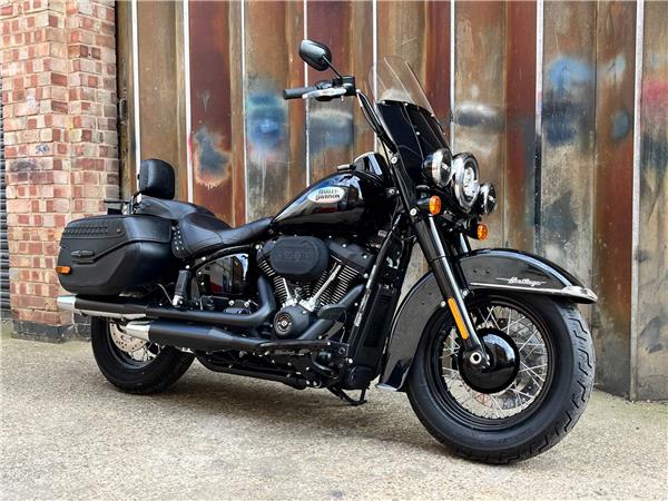 2022 Harley-Davidson Softail 1870 Heritage Classic 114 (Black)(Black E.)(Laced W.)