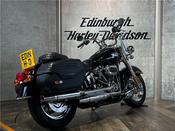 2023 HARLEY-DAVIDSON SOFTAIL FLHCS HERITAGE CLASSIC 114