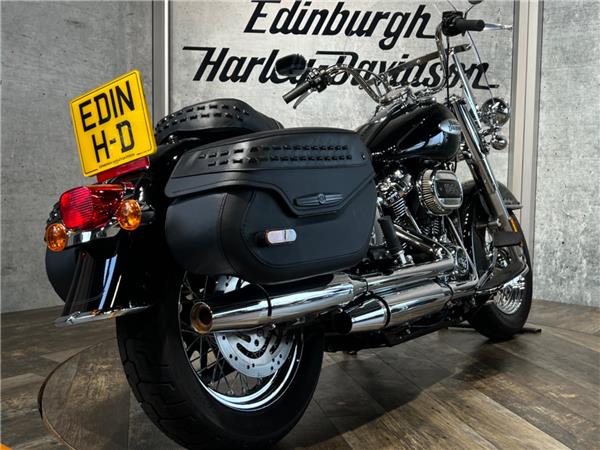 2023 HARLEY-DAVIDSON SOFTAIL FLHCS HERITAGE CLASSIC 114