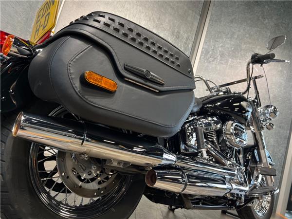 2023 HARLEY-DAVIDSON SOFTAIL FLHCS HERITAGE CLASSIC 114