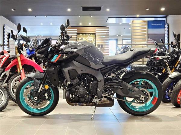 New Yamaha MT-10 CYAN STORM