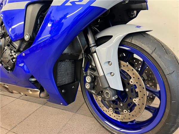 2020 YAMAHA YZF-R1