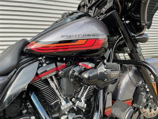 2020 Harley-Davidson CVO Street Glide FLHXSE Tourer