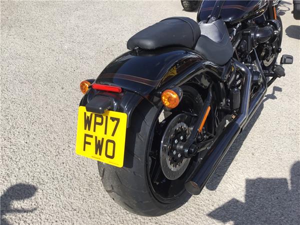 2017 HARLEY-DAVIDSON CVO FXSBE BREAKOUT