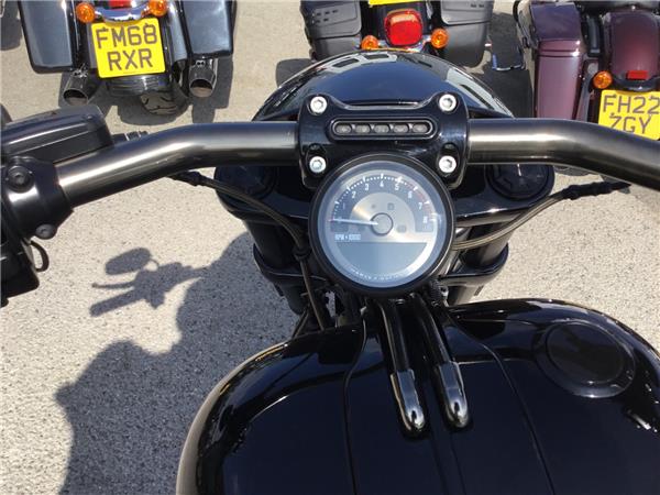 2017 HARLEY-DAVIDSON CVO FXSBE BREAKOUT