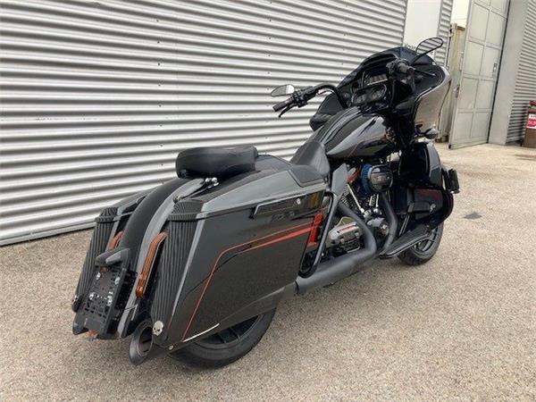 2018 Harley-Davidson CVO Road Glide FLTRXSE Cruiser