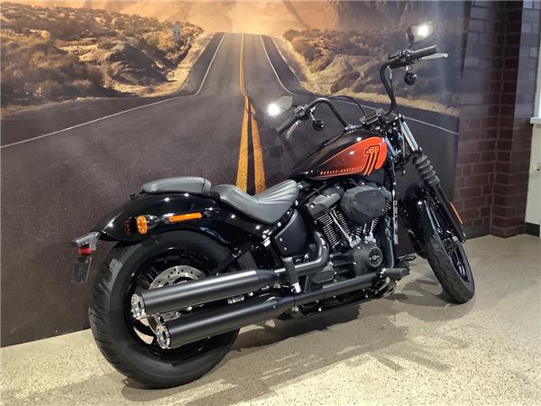 FXBBS Softail Street Bob 114 