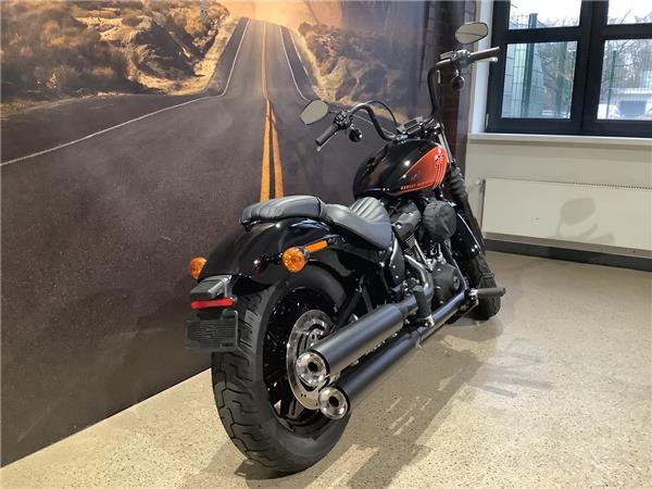 FXBBS Softail Street Bob 114 