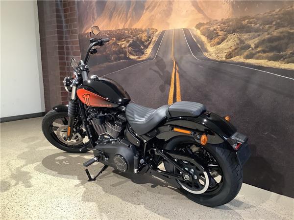 FXBBS Softail Street Bob 114 