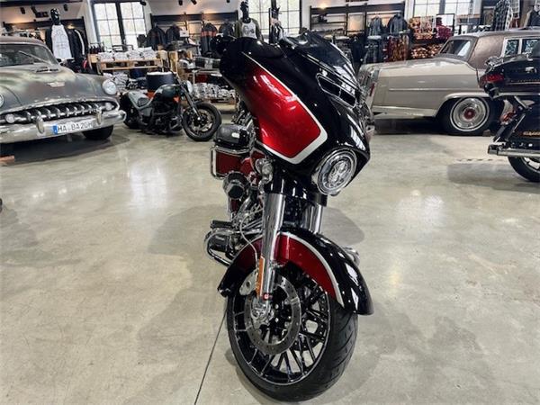 STREET GLIDE SCREAMIN EAGLE 