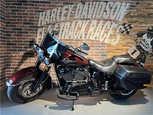 2017 HARLEY-DAVIDSON Softail FLHCS Heritage Classic 114 ABS