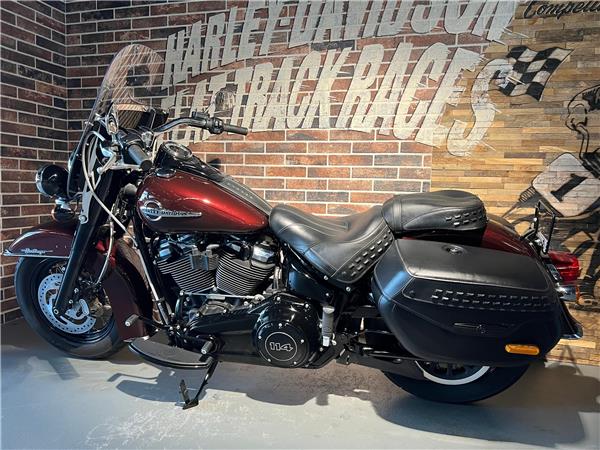 2017 HARLEY-DAVIDSON Softail FLHCS Heritage Classic 114 ABS