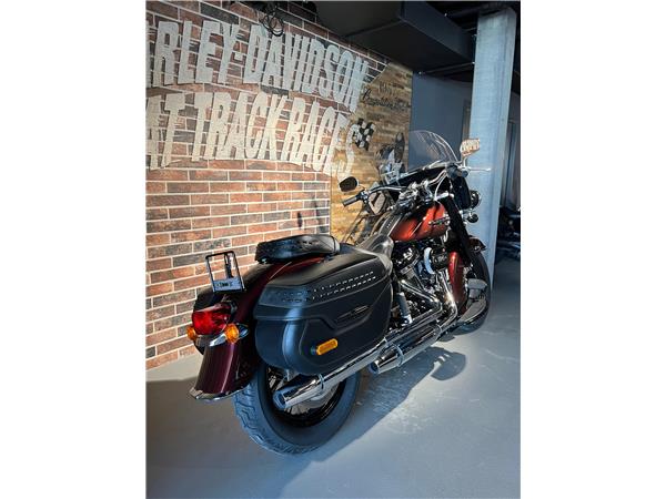 2017 HARLEY-DAVIDSON Softail FLHCS Heritage Classic 114 ABS