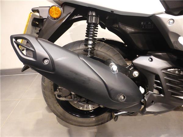 YAMAHA N-MAX 125