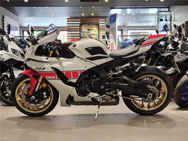 2022 Yamaha YZF R1 21 (YZF1000) White