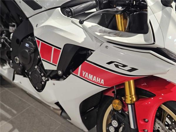 2022 Yamaha YZF R1 21 (YZF1000) White