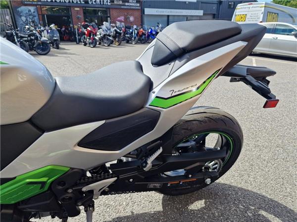 2024 Kawasaki Ninja 7 Hybrid