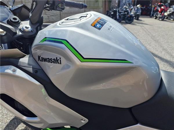 2024 Kawasaki Ninja 7 Hybrid