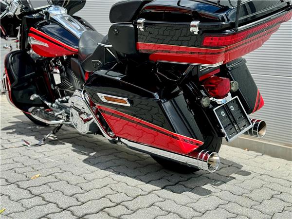 2016 Harley-Davidson CVO Limited FLHTKSE Cruiser