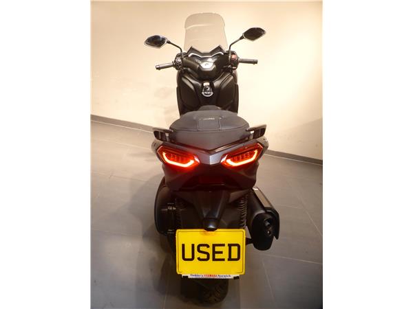 YAMAHA X-MAX 300