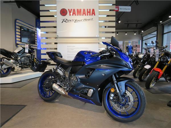 YAMAHA R7