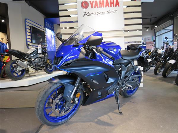 YAMAHA R7