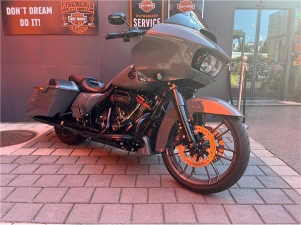 2018 Harley-Davidson CVO Road Glide FLTRXSE Cruiser