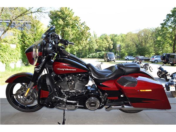 FLHXSE Street Glide CVO