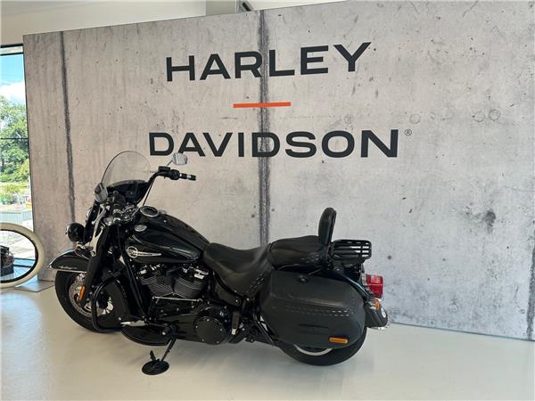 2018 HARLEY-DAVIDSON Softail FLHC 1745 Softail Heritage Classic 107