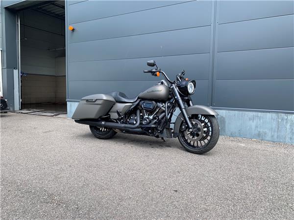 2018 HARLEY-DAVIDSON ROAD KING