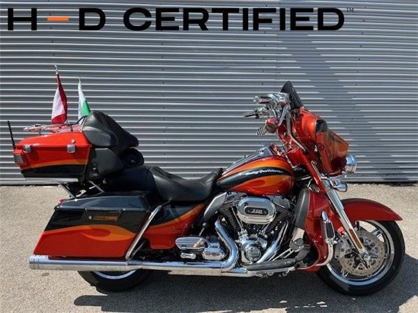 2013 Harley-Davidson CVO FLHTCUSE Ultra Classic Electra Glide Cruiser