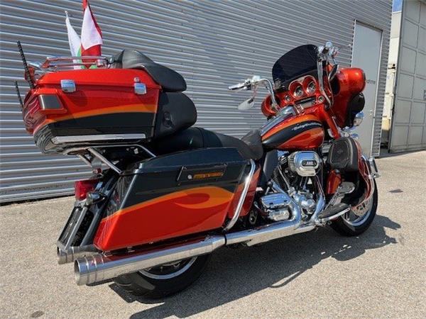 2013 Harley-Davidson CVO FLHTCUSE Ultra Classic Electra Glide Cruiser