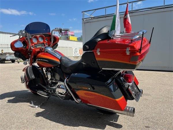 2013 Harley-Davidson CVO FLHTCUSE Ultra Classic Electra Glide Cruiser