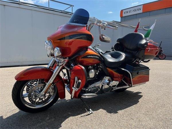 2013 Harley-Davidson CVO FLHTCUSE Ultra Classic Electra Glide Cruiser