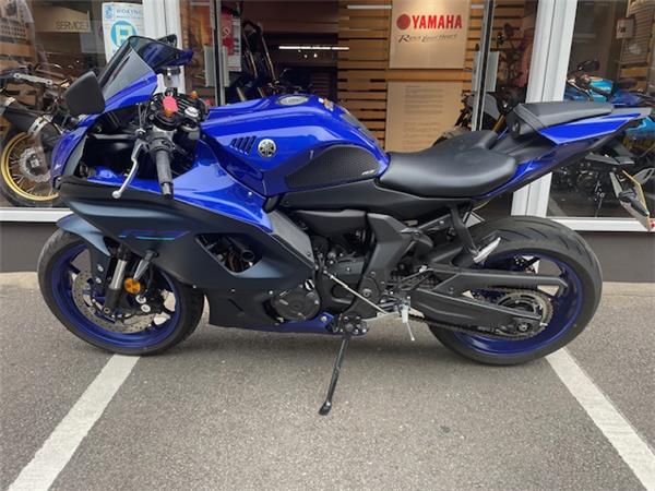 2024 Yamaha YZF R7 (YZF690) blue