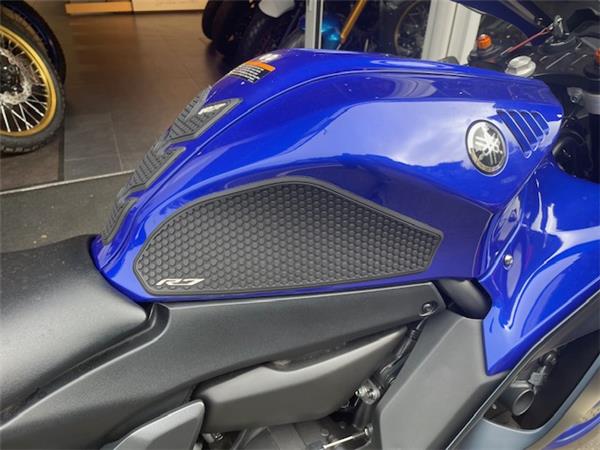 2024 Yamaha YZF R7 (YZF690) blue