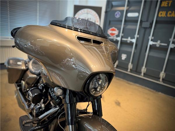 FLHXSE CVO Street Glide 