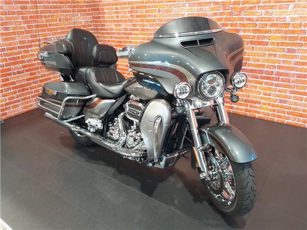 TOURING ELECTRA GLIDE 1800 ULTRA LIMITED CVO