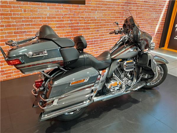 TOURING ELECTRA GLIDE 1800 ULTRA LIMITED CVO