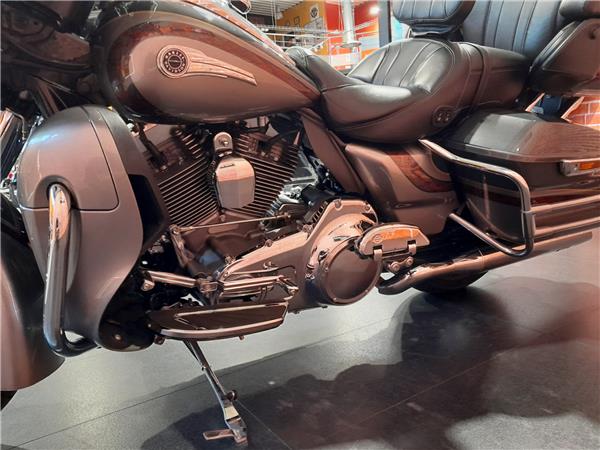 TOURING ELECTRA GLIDE 1800 ULTRA LIMITED CVO