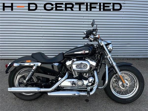 2016 Harley-Davidson Sportster XL 1200C Custom Cruiser